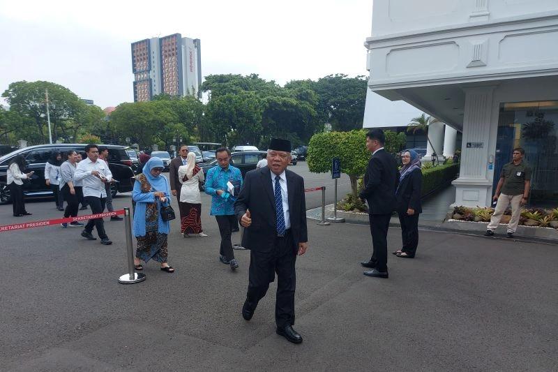 Berkemeja Putih Dibalut Jas, Basuki Siap Dilantik Jadi Kepala OIKN