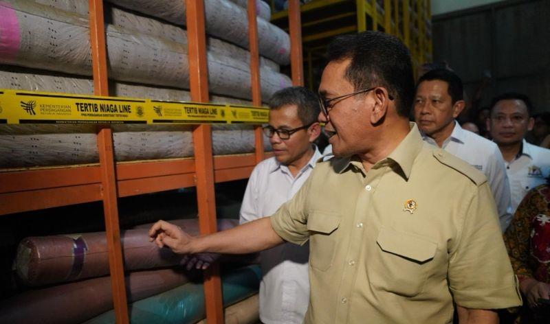 Bernilai Rp90 Miliar, Kemendag ‘Spill’ Gulungan Kain Impor Ilegal di Jakut