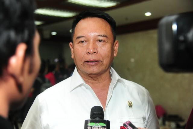 Puluhan Oknum TNI Terlibat Pengeroyokan Warga, TB Hasanuddin: Memalukan!