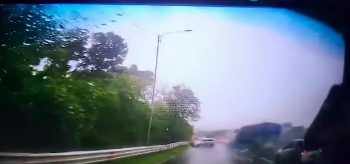 Kondisi Sopir Truk Pasca-Kecelakaan Beruntun di Tol Cipularang, Selamat tapi Alami Luka