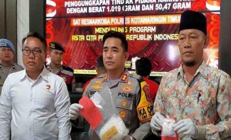 Polres Kotim Tangkap 2 Tersangka Usai Gagalkan Peredaran Sabu-Sabu 1 Kg
