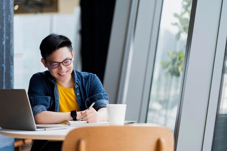 Bosan dengan Rutinitas? Coba 8 Pekerjaan Sampingan untuk Pelajar Ini