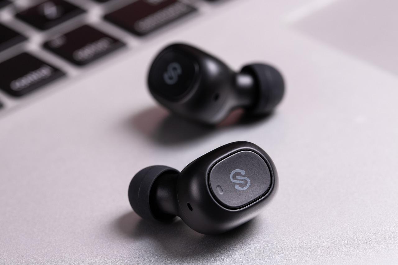 Begini Cara Merawat Earphone Bluetooth agar Tetap Awet