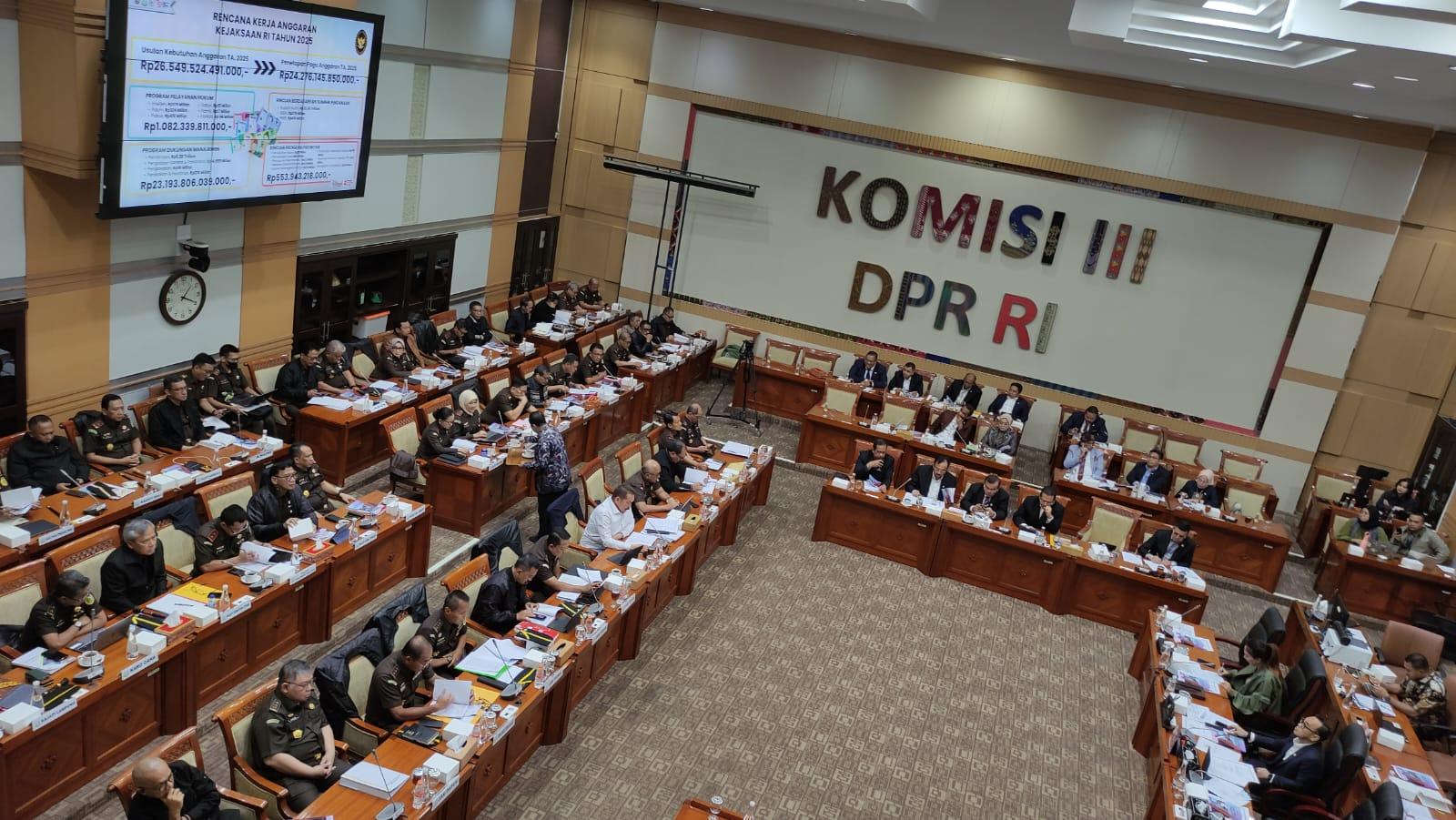 Raker Komisi III DPR dan Kejagung, Kasus Tom Lembong Turut Disinggung