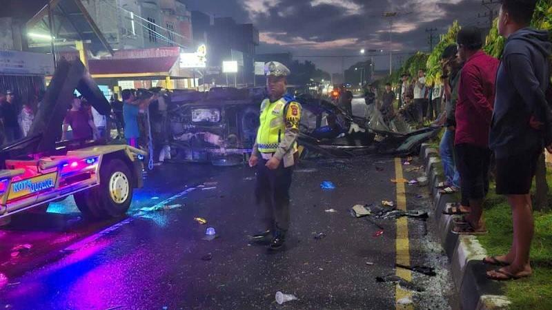 Mobil Tabrak Truk Sampah di Bireuen Aceh, 2 Tewas 6 Orang Luka-luka