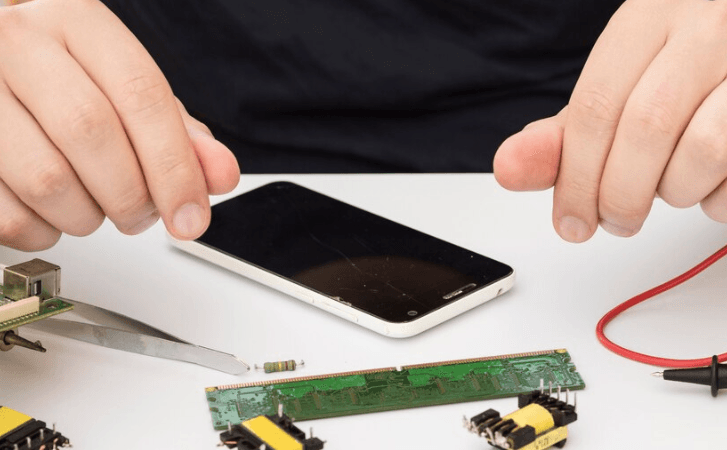 Berapa Biaya Ganti LCD HP? Yuk Cari Tahu!