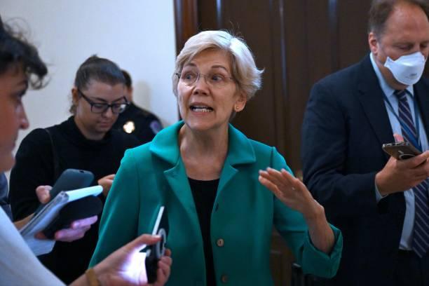 Elizabeth Warren Kritik Biden soal Sanksi untuk Israel