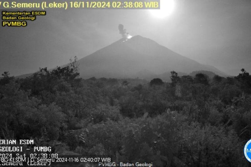 Sabtu Pagi Gunung Semeru Beberapa Kali Erupsi