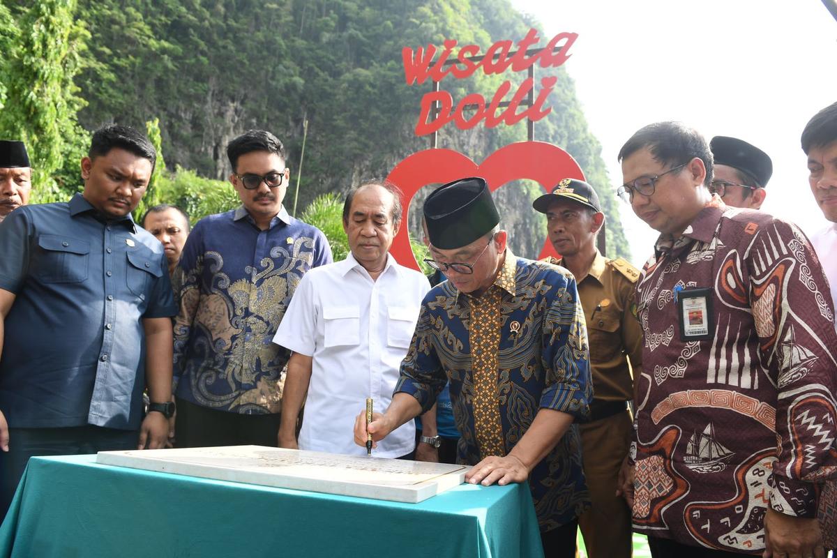 Manfaatkan Potensi Lokal, Mendes Yandri Ajak Kembangkan Desa Wisata Khas Daerah