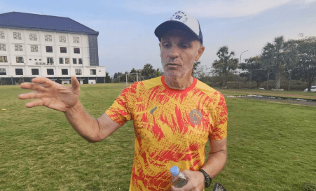 Pelatih Arema FC Ingatkan Waspadai Ancaman Zona Degradasi!