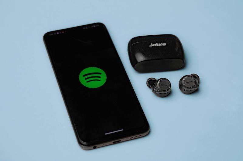 Spotify Mulai Gaji Kreator Video Podcast untuk Dorong Konten Berkualitas