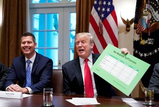 Trump Tunjuk Presenter Fox Business sebagai Menteri Transportasi AS