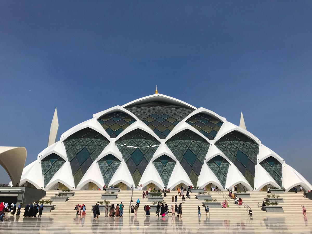 Lima Masjid Megah di Indonesia