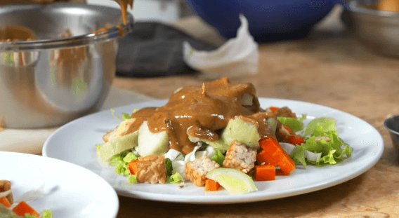 Mengenal Perbedaan Antara Gado-gado dan Pecel