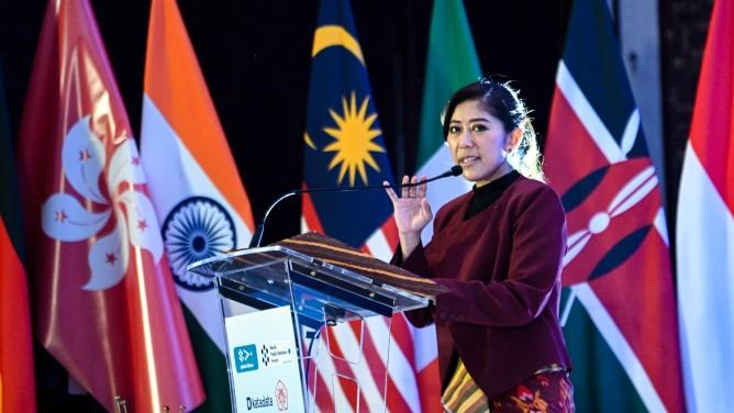Menkomdigi: Pemerintah Jadikan Prangko Sarana Diplomasi Budaya