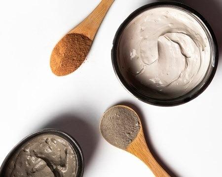 Bingung Maskeran atau Cuci Muka Dulu? Simak Urutan yang Benar untuk Kulit Sehat