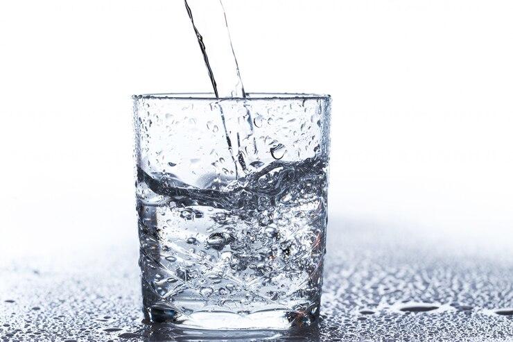 5 Manfaat Minum Air Putih untuk Kesehatan