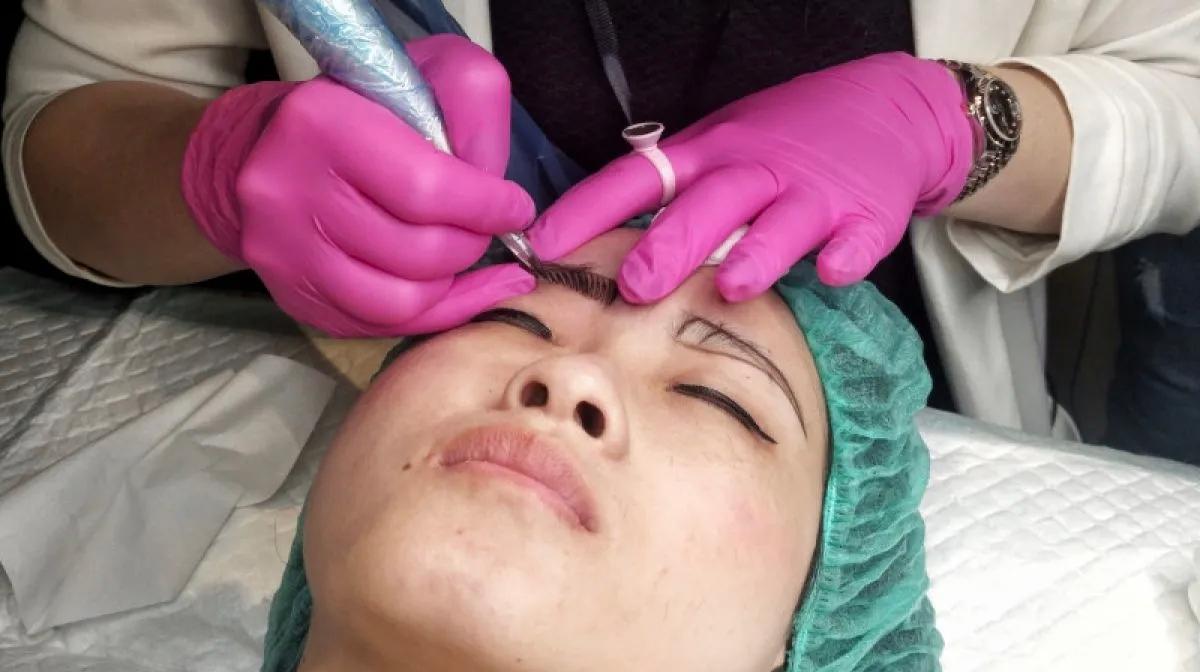 Cara Menghapus Sulam Alis dengan Aman dan Efektif