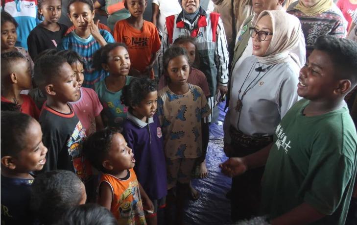 Menteri PPPA kunjungi lokasi pengungsian korban erupsi Gunung Lewotobi