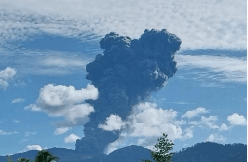 Gunung Dukono Keluarkan Abu Setinggi 3.000 Meter