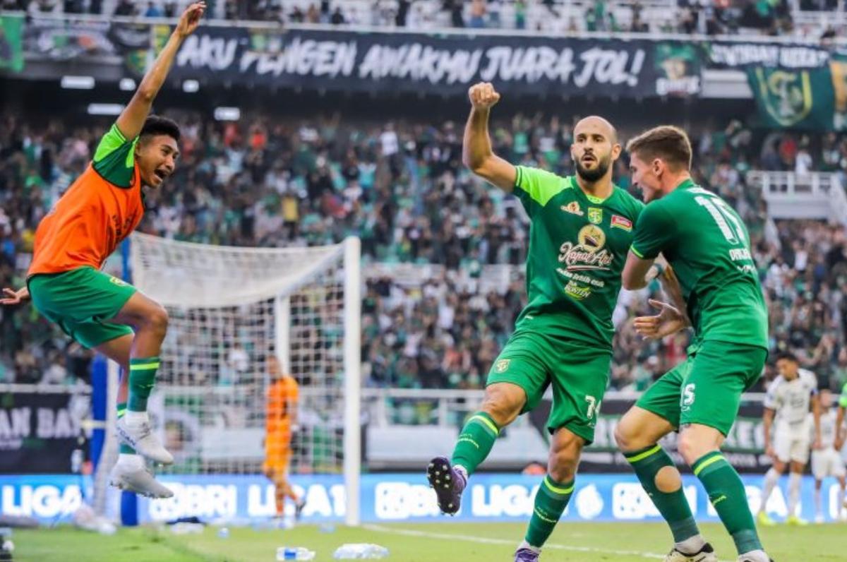 Liga 1: Persebaya Kuasai Puncak Klasemen, Persija Terjungkal