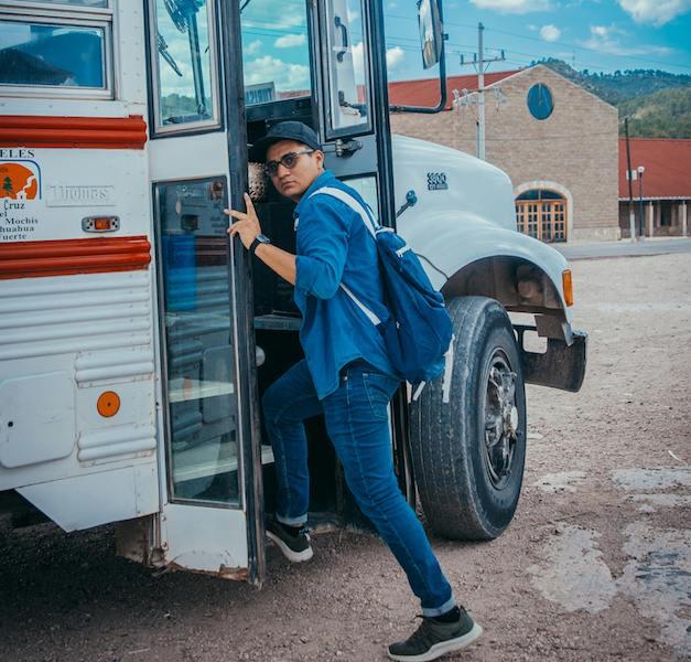 Keuntungan Naik Bus saat Liburan: Seru, Hemat, dan Penuh Kejutan