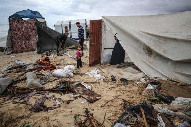 UNRWA Peringatkan Musim Dingin Perburuk Krisis Gaza