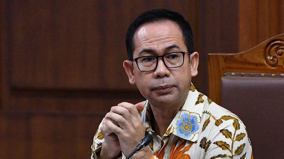Tak Didampingi Airin dan Keluarganya, Wawan Nyoblos Sendirian