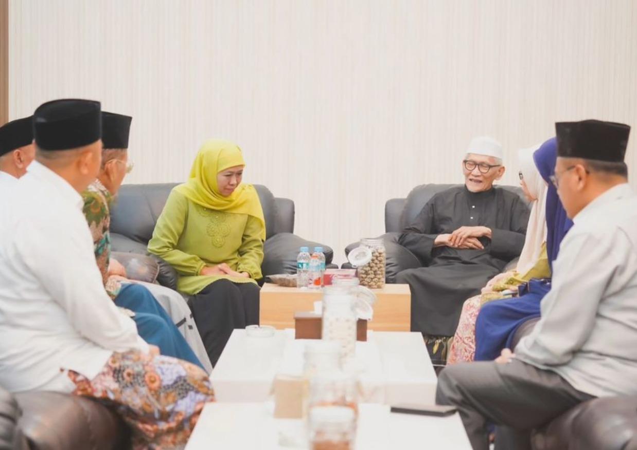 Khofifah Sowan ke Rais Aam PBNU KH Miftachul Akhyar Sebelum Pencoblosan
