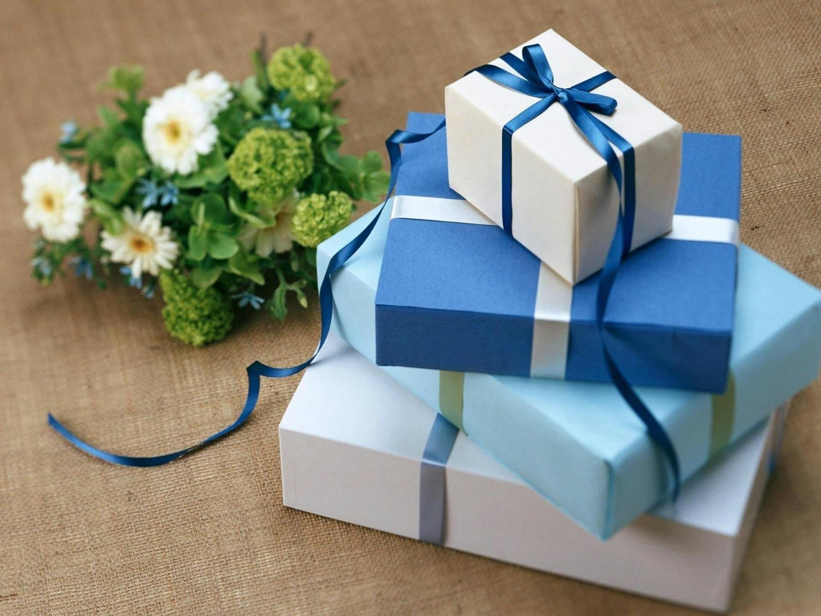 15 Ide Kado untuk Sahabat Perempuan yang Berkesan dan Unik