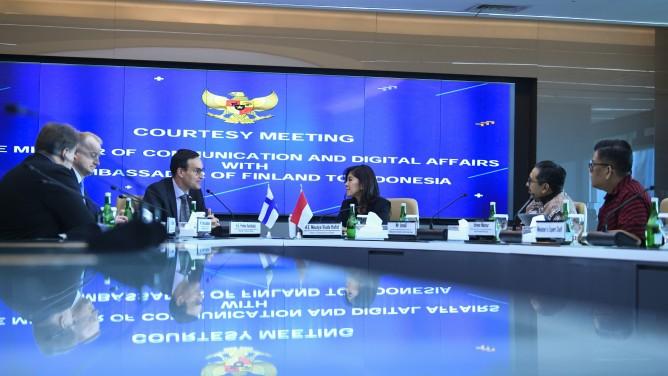 Menkomdigi Sambut Minat Finlandia Kembangkan Pusat Data di Indonesia