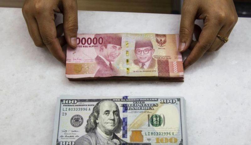 Sentimen Perang Dagang Bikin Kurs Rupiah Tergelincir