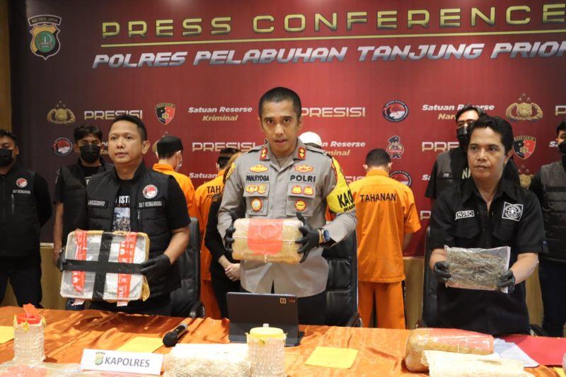 Polisi Gagalkan Peredaran 60 Kg Ganja Kering dan 392 Butir Ekstasi di Jakarta