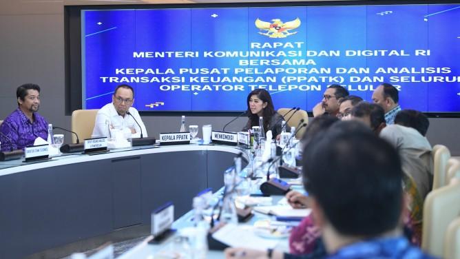 Gempur Judi Online, Menkomdigi Meutya Hafid Minta Operator Awasi dan Batasi Transfer Pulsa
