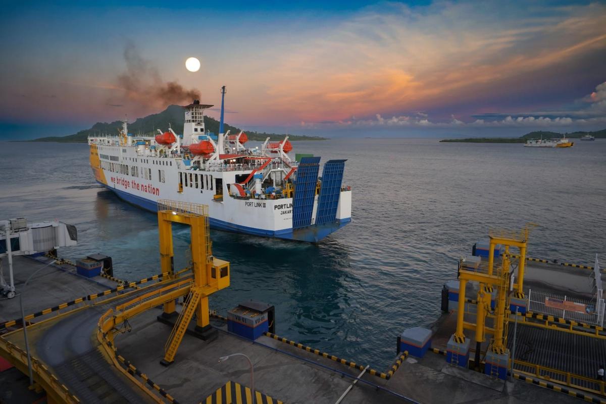 Jelang Libur Akhir Tahun, ASDP Ingatkan Kewaspadaan Cuaca Ekstrem