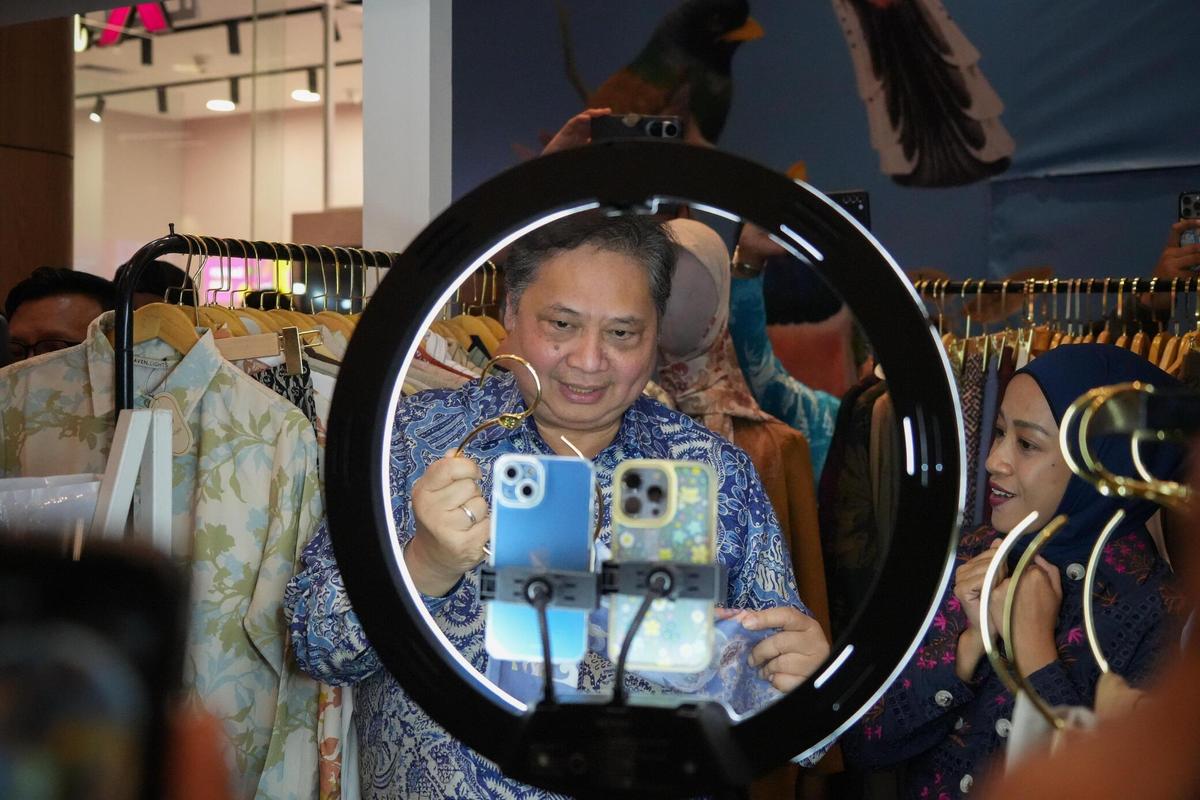 Menko Airlangga Sebut Tidak Ada yang Berlibur Tanpa Belanja