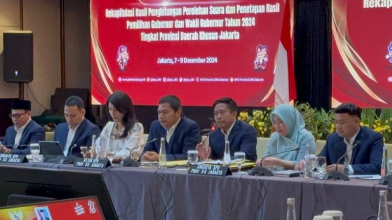 Tangis Ketua KPU DKI Tutup Rekap Pilkada 2024, Terharu atau Tertekan?