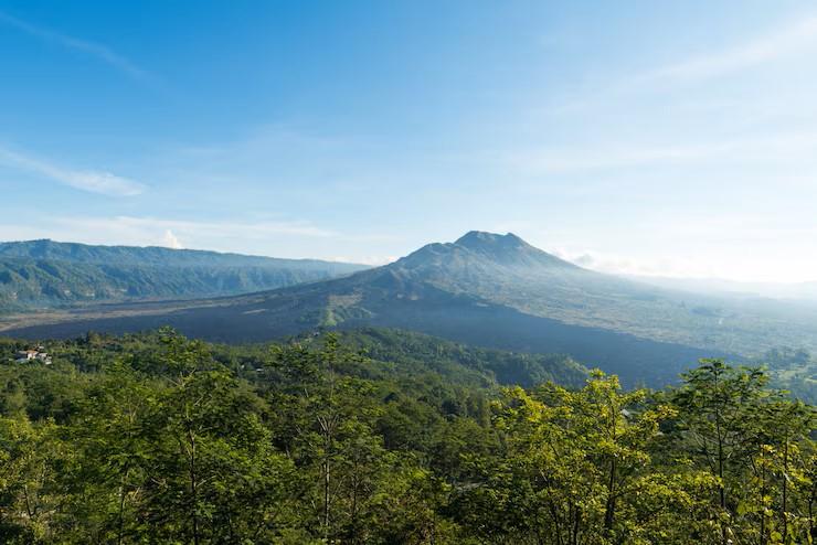 7 Rekomendasi Tempat Wisata Alam Sekitar Jakarta, Selain Puncak