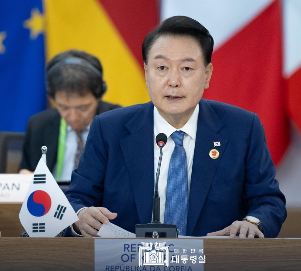 Huru-Hara Darurat Militer: 75 Persen Warga Korea Selatan Tuntut Presiden Yoon Suk Yeol Mundur