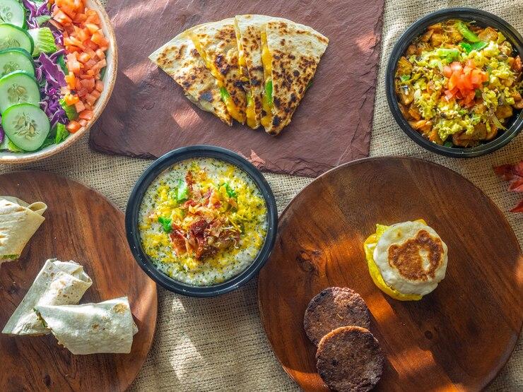 6 Tips Mencari Makanan Halal Saat Bepergian