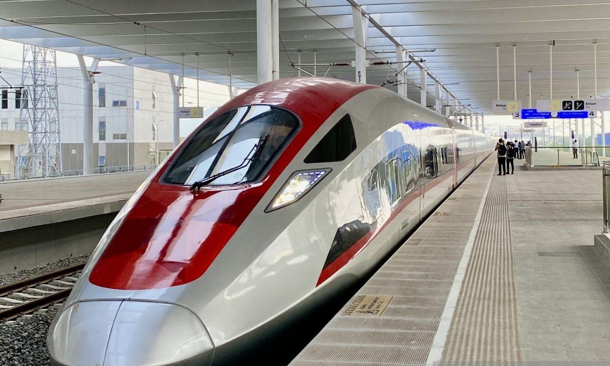 Jelang Libur Natal, Penumpang Whoosh Naik 15 Persen