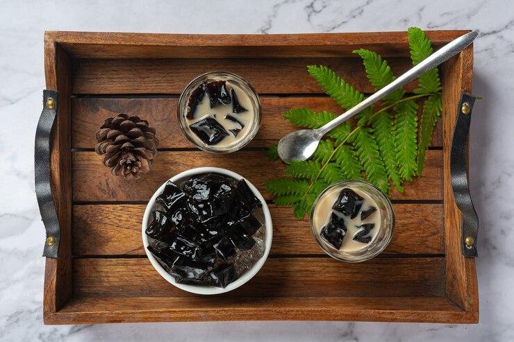 Mengenal Perbedaan Cincau Hijau dan Hitam