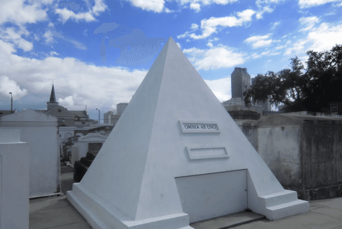 Eksentrik dan Misterius! Menelusuri Makam Piramida Nicolas Cage di New Orleans