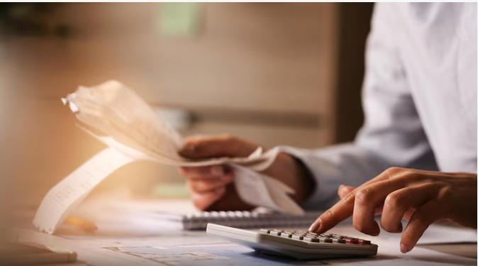 Pemerintah Beri Diskon Listrik 50% & Bantuan Beras 2 Bulan, Begini Kata Ekonom
