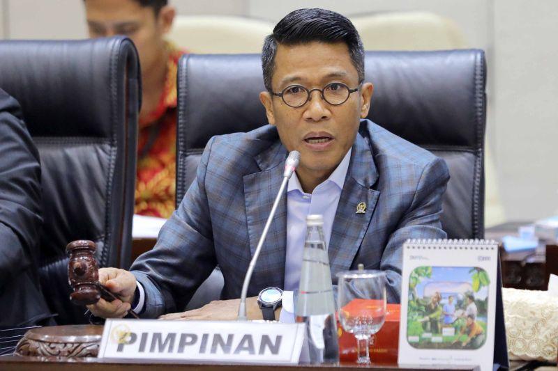 Komisi XI DPR Tegaskan Rupiah Melemah Akibat Faktor Eksternal, Bukan Penggeledahan KPK di BI