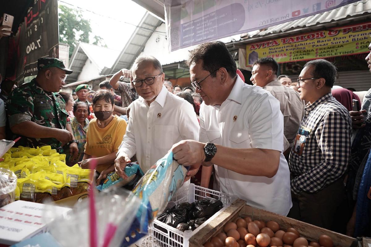 Pemantauan Harga dan Ketersediaan Bapok di Pasar Dukuh Kupang, Surabaya