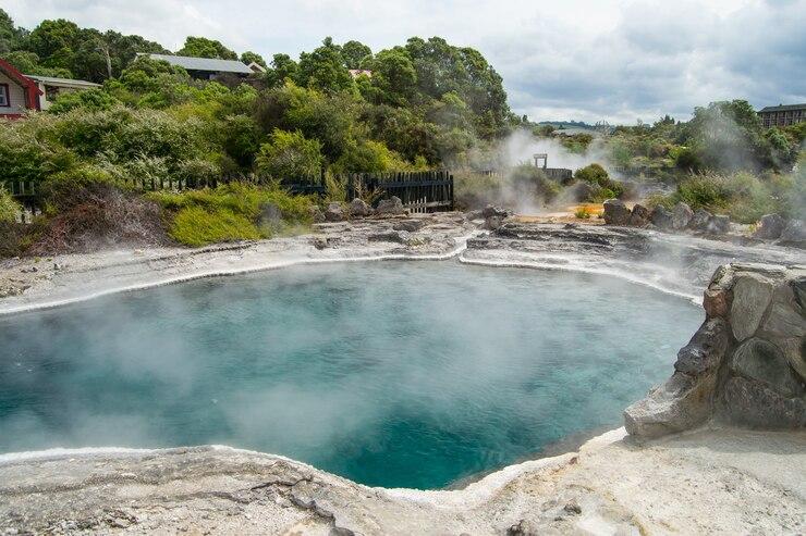 7 Pemandian Air Panas Terbaik di Islandia