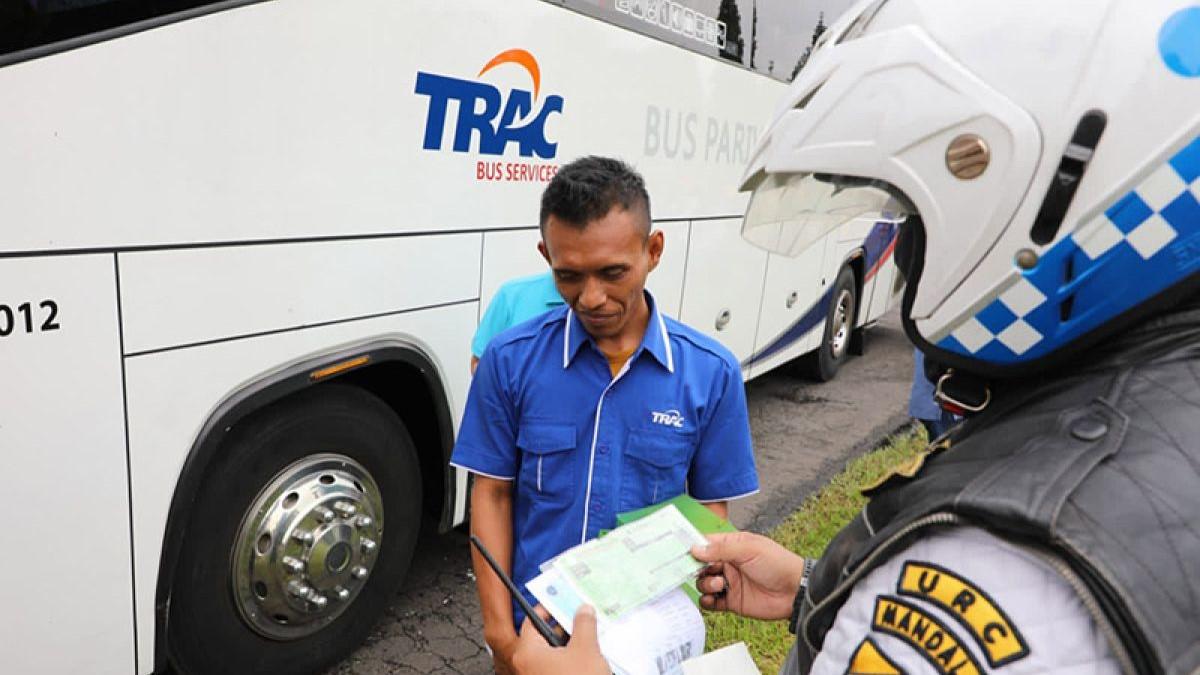 5 Bus Pariwisata Tak Laik Jalan Dicegat di Tol Jagorawi Arah Puncak