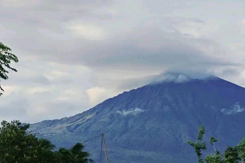 Pendakian Gunung Rinjani Ditutup Demi Keselamatan dan Pulihkan Alam