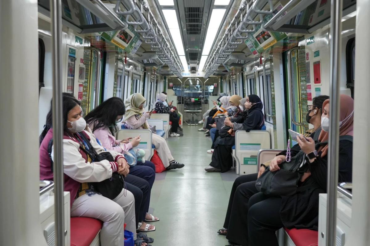 Kereta Khusus Wanita di LRT Jabodebek Resmi Beroperasi Hari Ini
